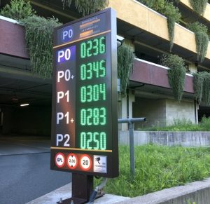 Parcheggi - Totem conta posti realizato in alluminio laccato, illuminazione a Led. (FILEminimizer)