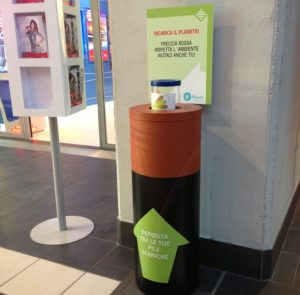 Per l'ambiente - Porta batterie scariche realizato in alluminio. (FILEminimizer)